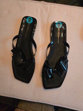 BCB Beneration size 8 black patent slide, new